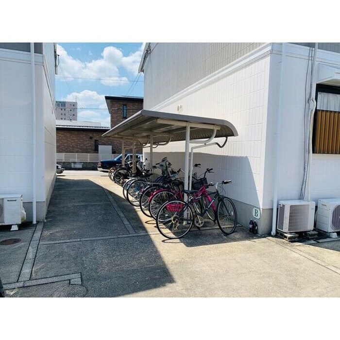 物件外観写真2　(駐輪場)
