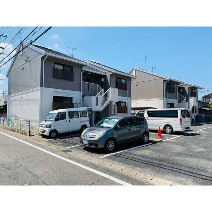 物件外観写真3　(駐車場)