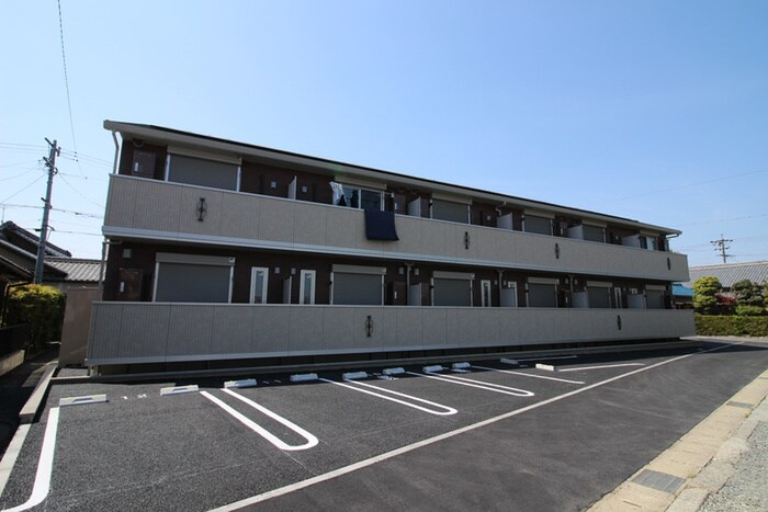 物件外観写真2　(駐車場)