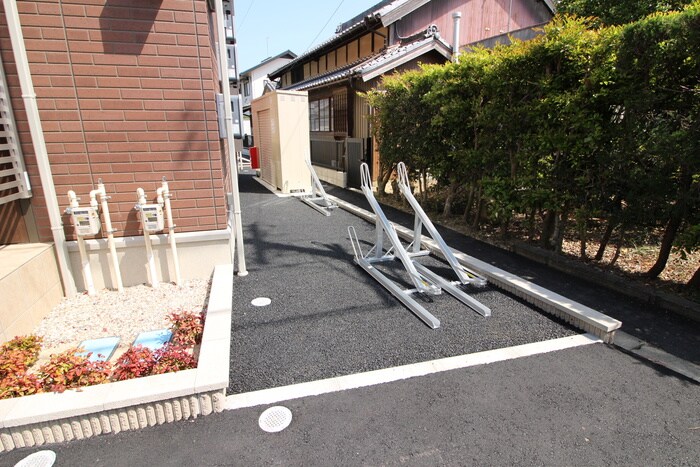 物件外観写真3　(駐輪場)