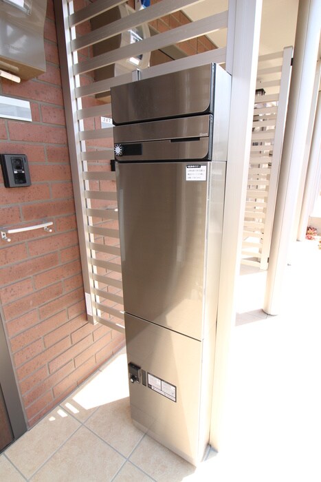 物件外観写真4　(エントランス部分)