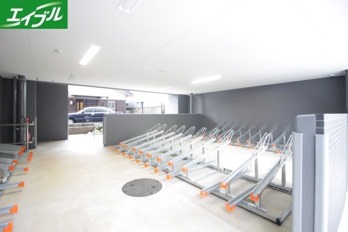 物件外観写真4　(駐輪場)