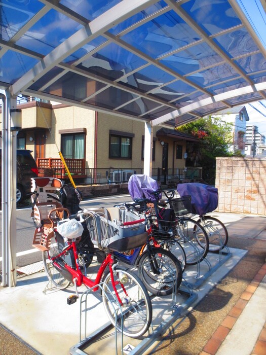 物件外観写真5　(駐輪場)