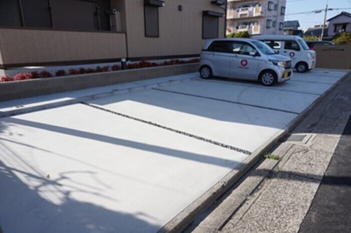 物件外観写真3　(駐車場)