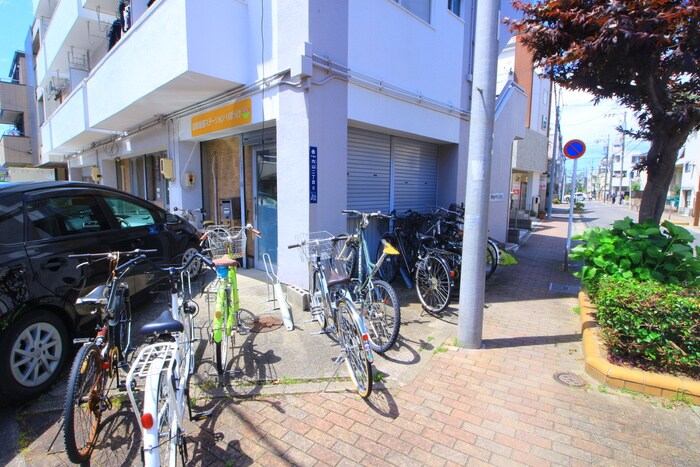 物件外観写真3　(駐輪場)