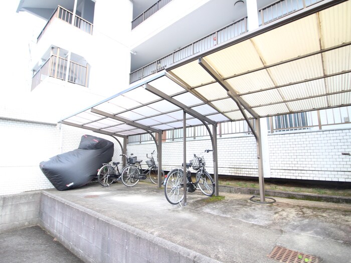 物件外観写真4　(駐輪場)