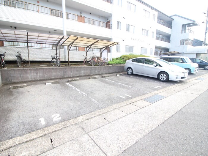 物件外観写真5　(駐車場)