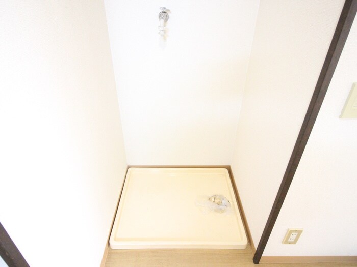 物件内観写真12　(洗濯機置場)