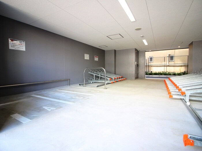 物件外観写真4　(駐輪場)