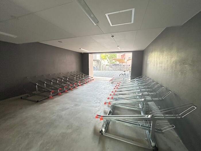 物件外観写真2　(駐輪場)