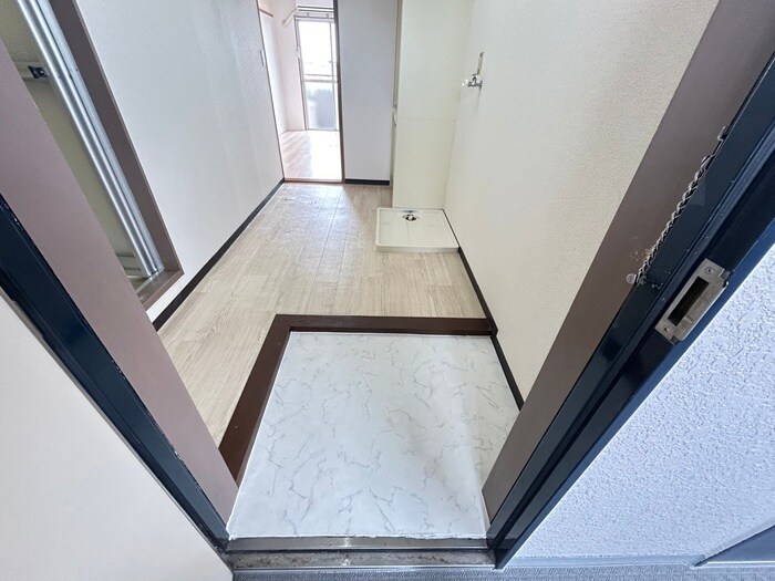 物件内観写真14　(玄関)