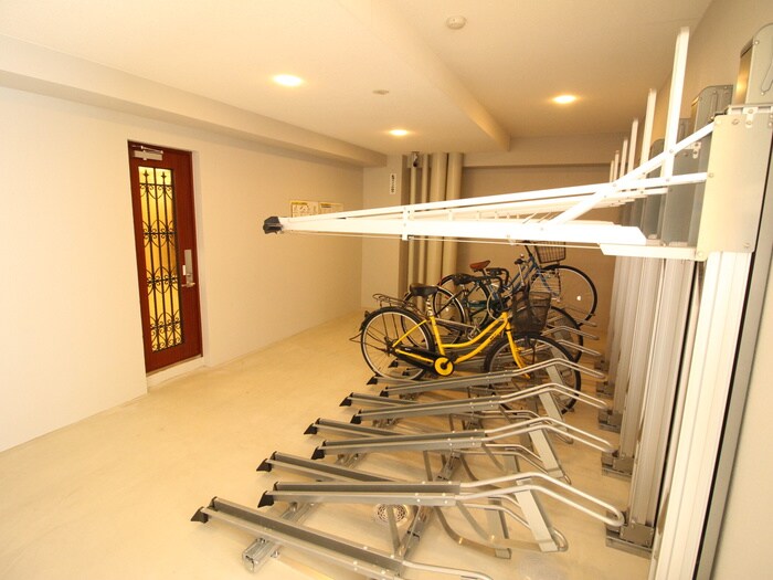 物件外観写真5　(駐輪場)