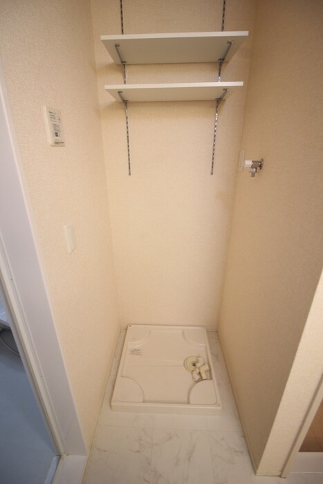 物件内観写真18　(洗濯機置場)