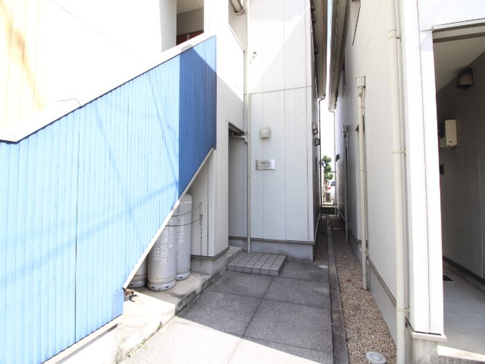 物件外観写真4　(エントランス部分)