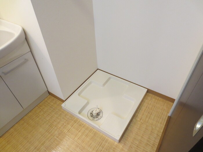 物件内観写真11　(洗濯機置場)