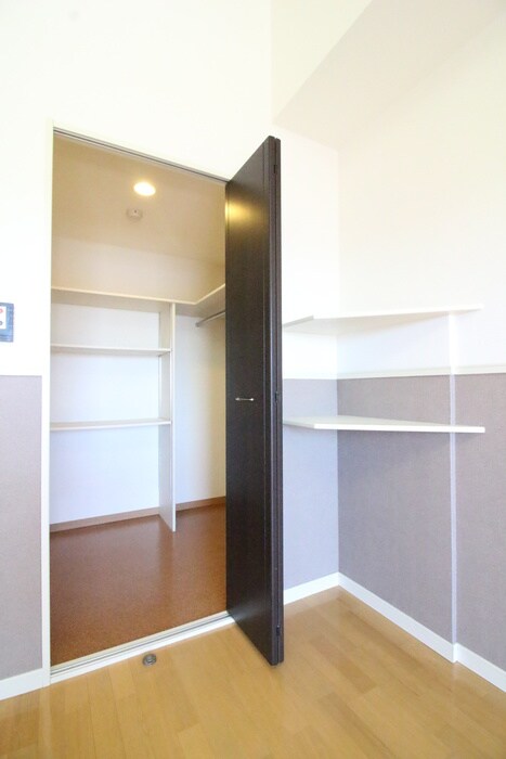 物件内観写真16　(収納)