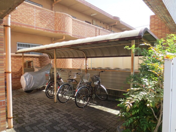 物件外観写真4　(駐輪場)