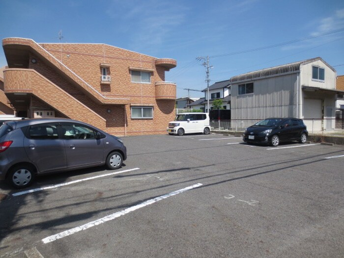 物件外観写真5　(駐車場)