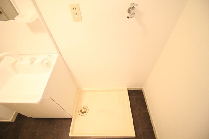 物件内観写真12　(洗濯機置場)