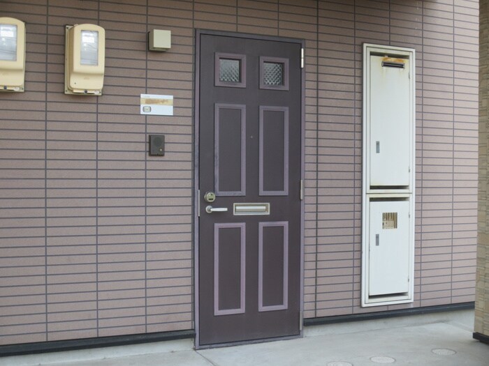 物件外観写真3　(エントランス部分)