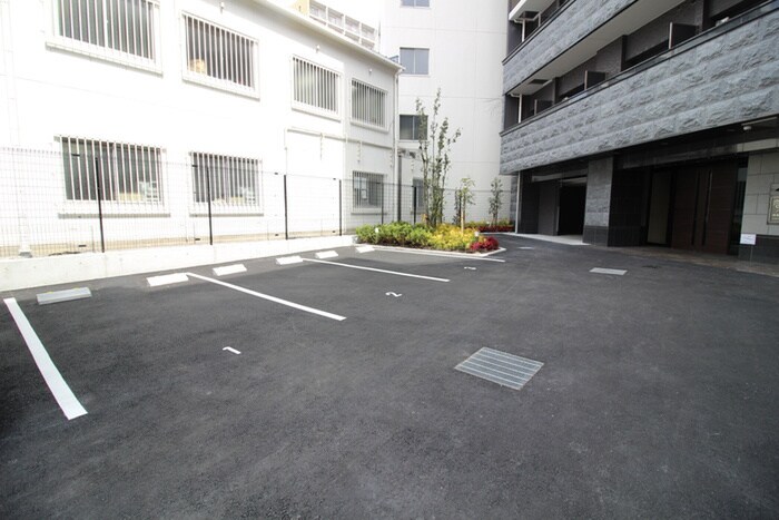 物件外観写真3　(駐車場)