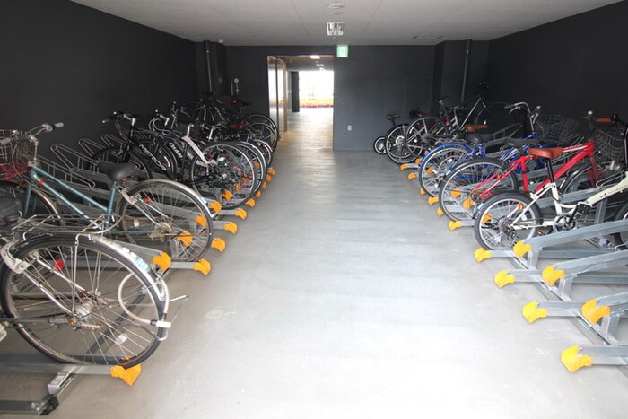 物件外観写真4　(駐輪場)