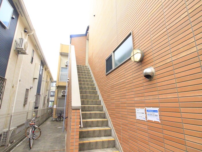 物件外観写真3　(エントランス部分)