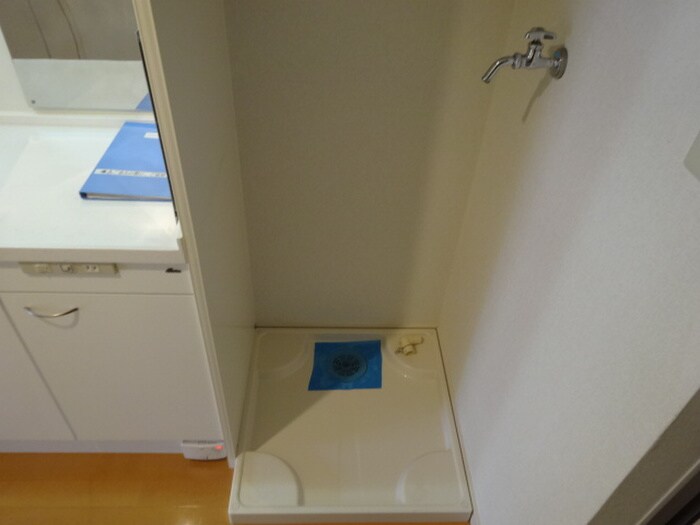 物件内観写真16　(洗濯機置場)