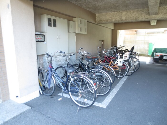 物件外観写真5　(駐輪場)