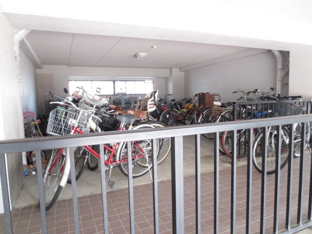 物件外観写真3　(駐輪場)