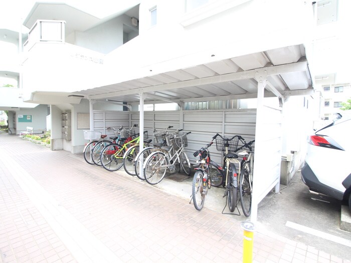 物件外観写真3　(駐輪場)