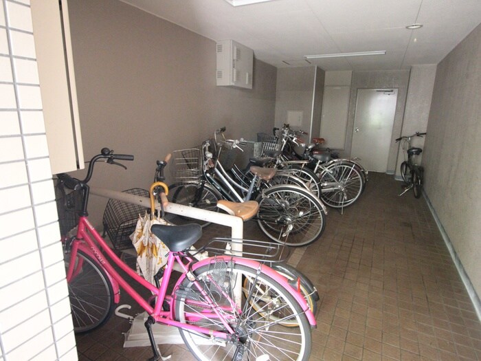 物件外観写真4　(駐輪場)