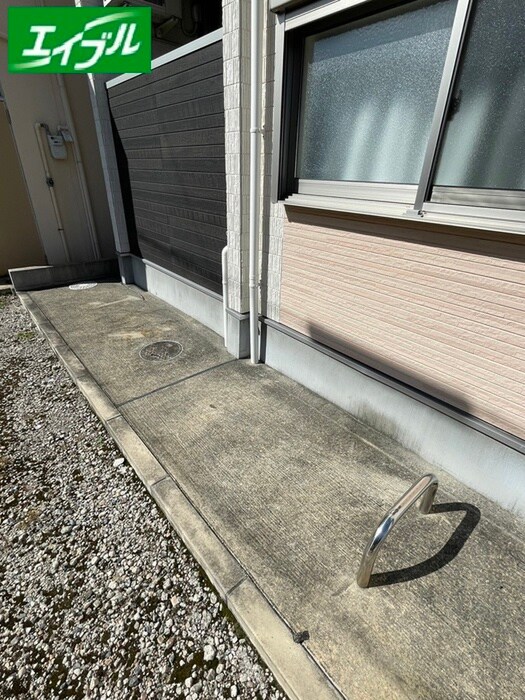 物件外観写真5　(駐輪場)