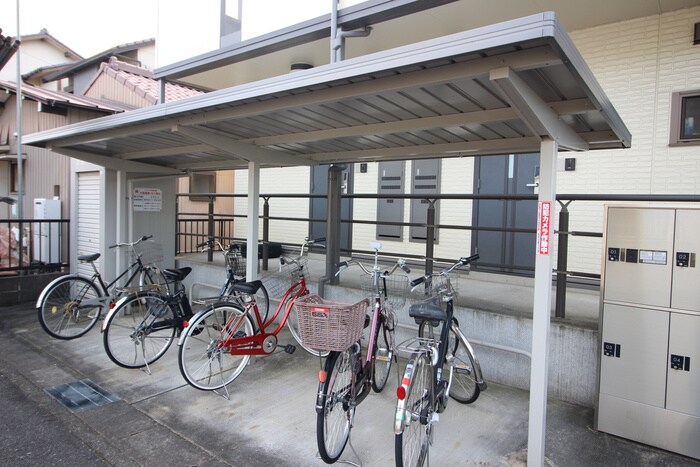 物件外観写真4　(駐輪場)