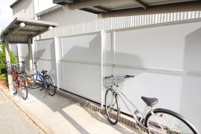 物件外観写真4　(駐輪場)