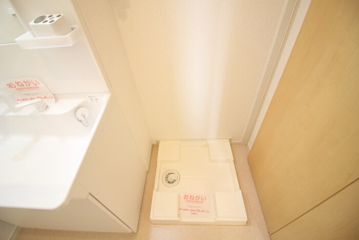 物件内観写真13　(洗濯機置場)