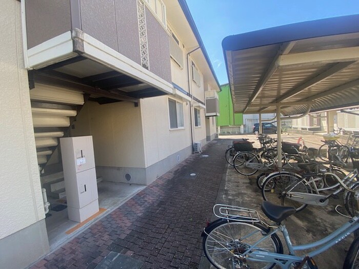 物件外観写真2　(駐輪場)
