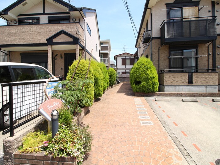 物件外観写真3　(エントランス部分)