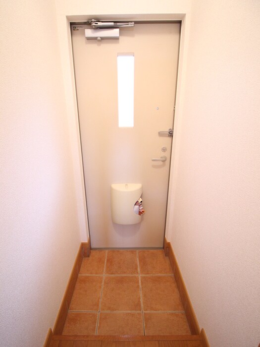 物件内観写真16　(玄関)