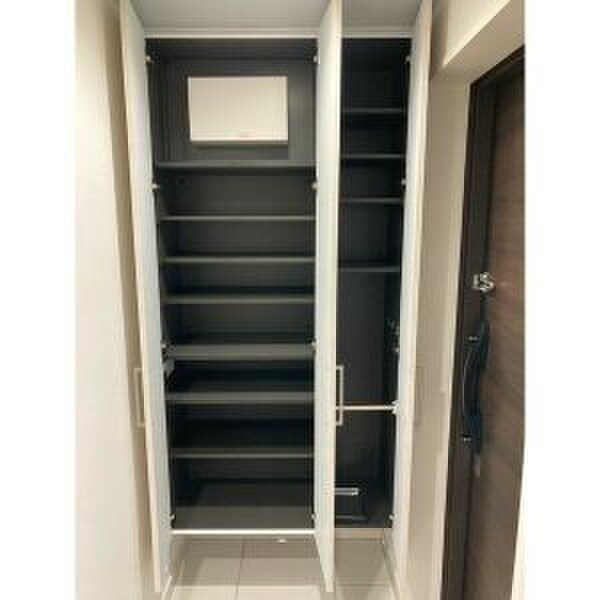 物件内観写真8　(靴箱)