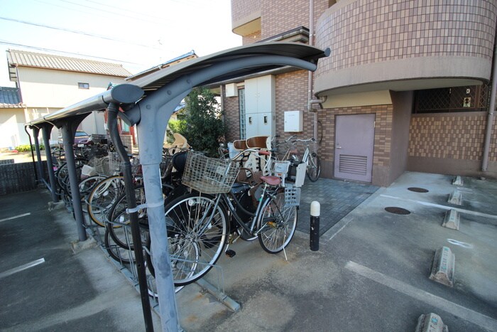 物件外観写真4　(駐輪場)