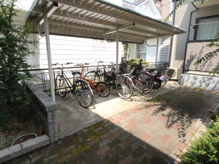 物件外観写真3　(駐輪場)