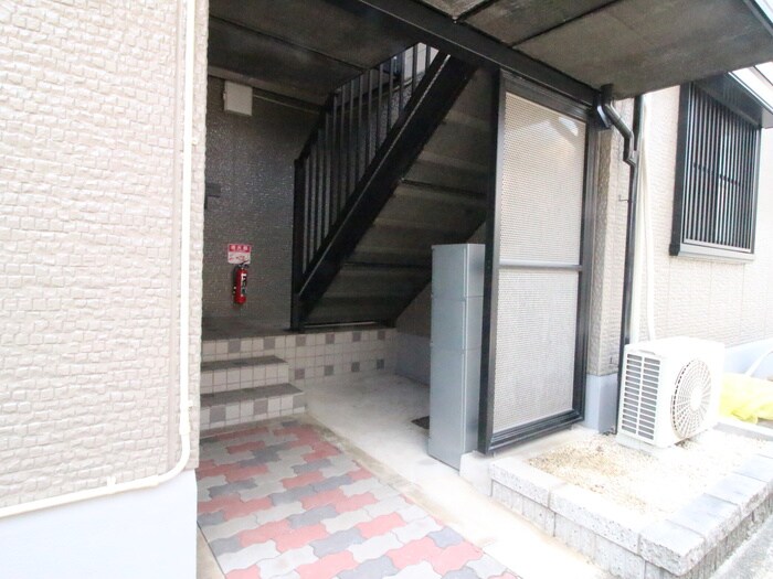物件外観写真5　(エントランス部分)