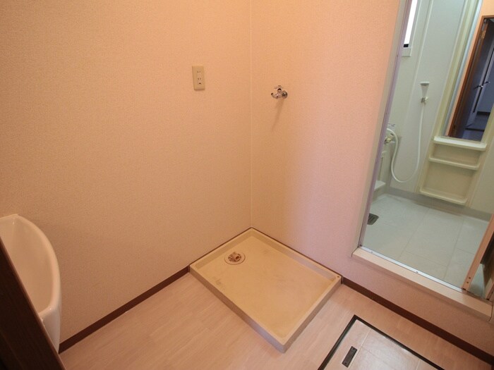 物件内観写真17　(洗濯機置場)