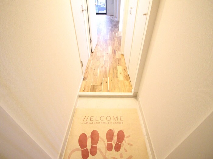 物件内観写真10　(玄関)