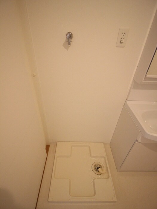 物件内観写真13　(洗濯機置場)