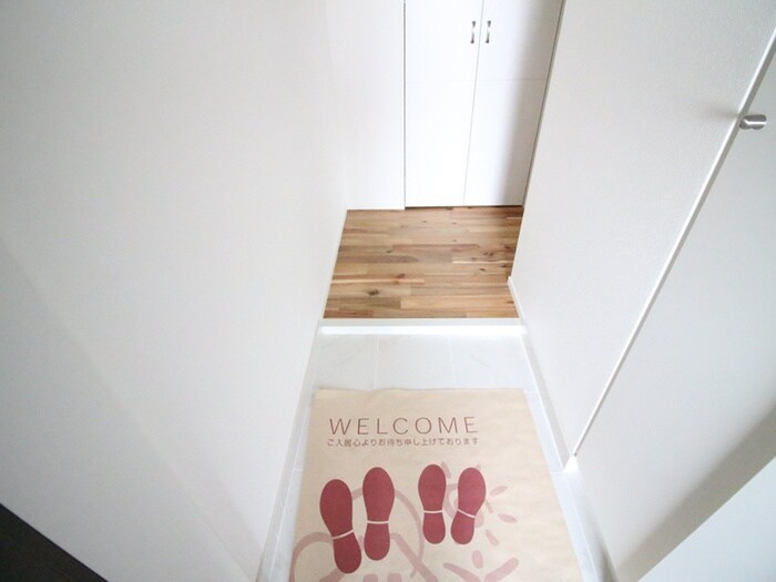 物件内観写真18　(玄関)