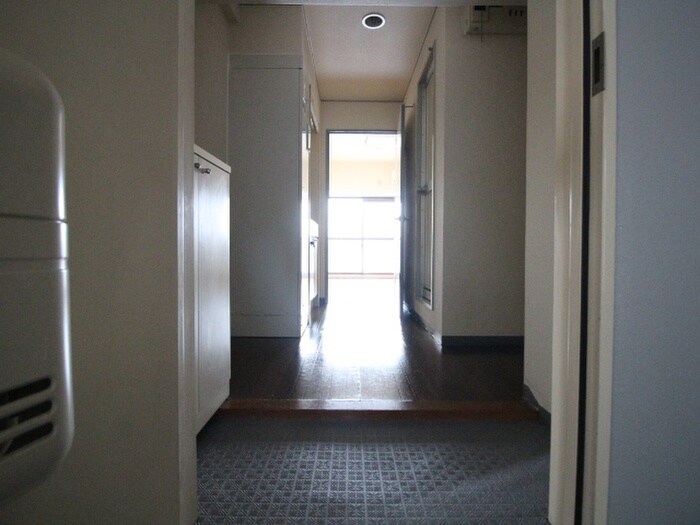 物件内観写真13　(玄関)