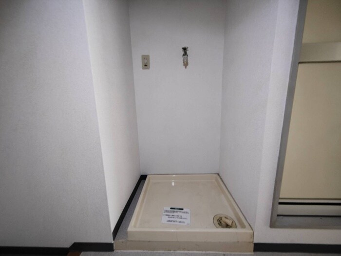 物件内観写真15　(洗濯機置場)