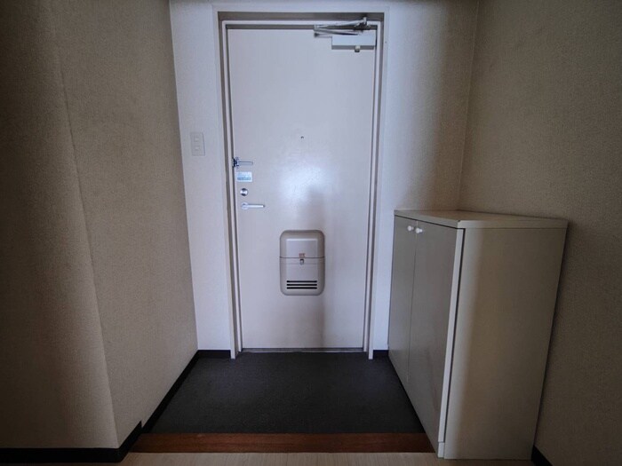 物件内観写真16　(玄関)